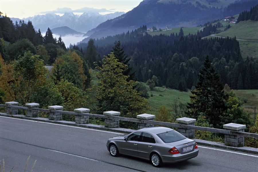  Mercedes-Benz E-Class 2002 года  (фото 31 из 448)